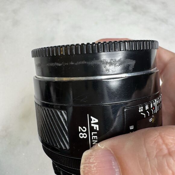 Minolta Maxxum AF 28mm f/2.8 Wide Angle Lens Sony Alpha A Mount w/ Caps Filter - Picture 5 of 10